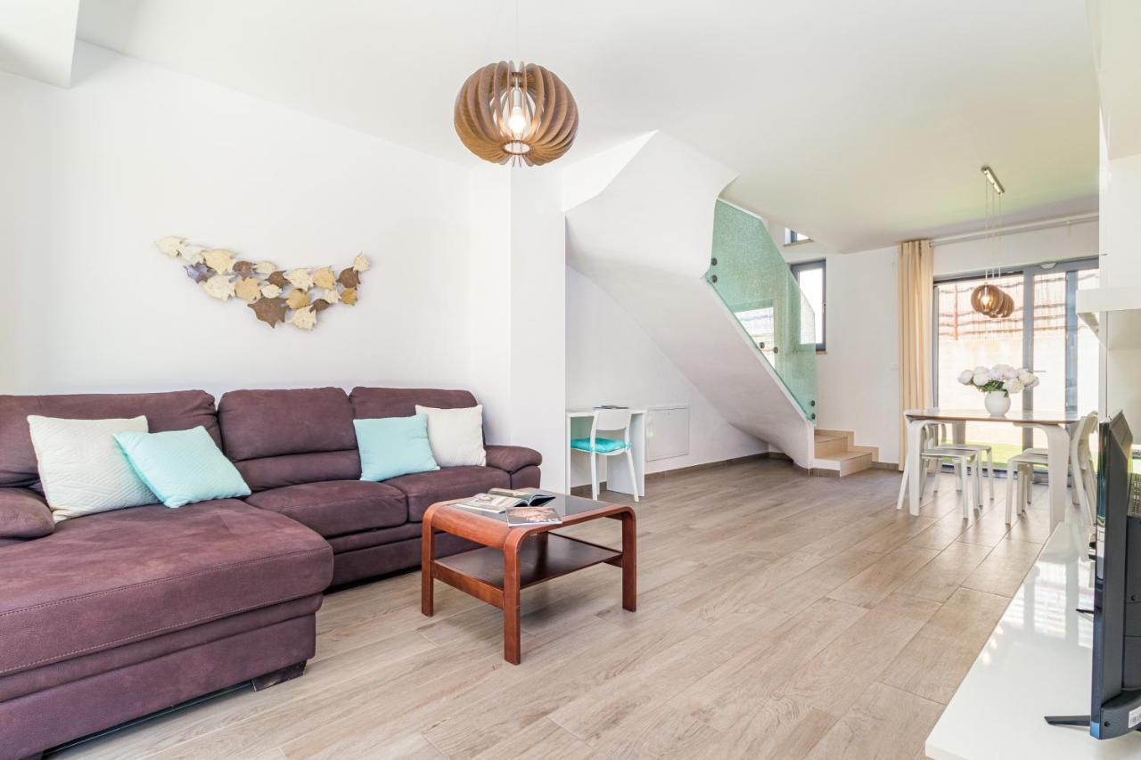 Apartments Anna Ližnjan エクステリア 写真
